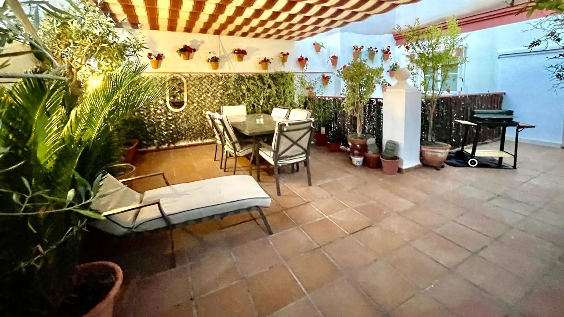 Maravilloso Apartamento Centrico De 70M2, Jardin Propio 40M2 Con Piscina Para Ninos Y Parking Opcional Malaga 0*,